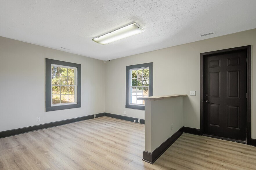 More Photos Of 1500 Gillespie St, Fayetteville Office For Lease