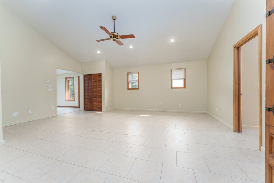 More Photos Of 15921 W M 36, Pinckney Light Distribution For Sale