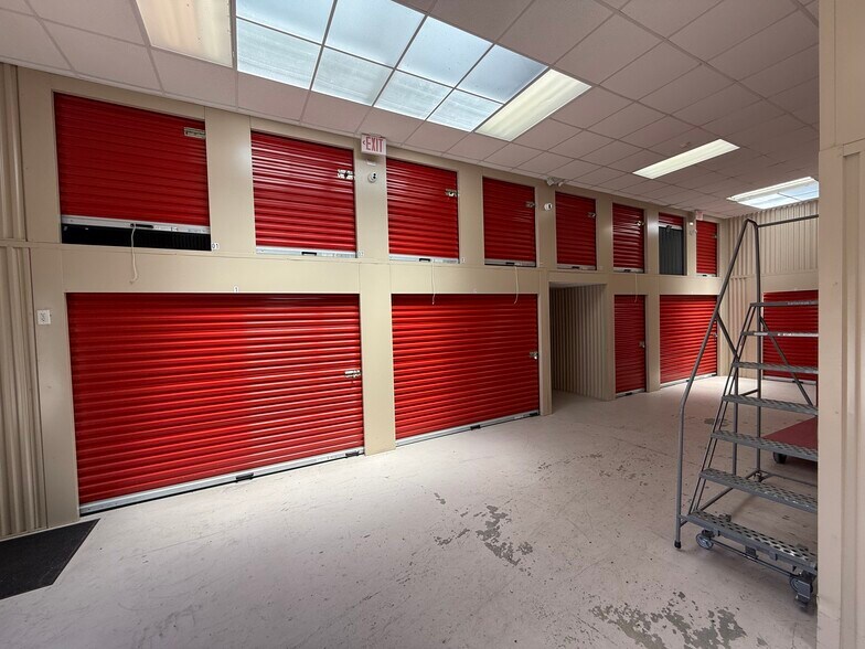 More Photos Of 211B Johnny Mercer Blvd, Savannah Self Storage For Sale