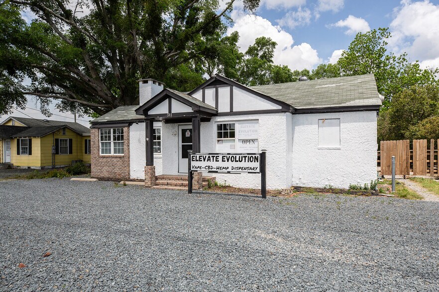 More Photos Of 511 Shipyard Blvd, Wilmington Office For Sale