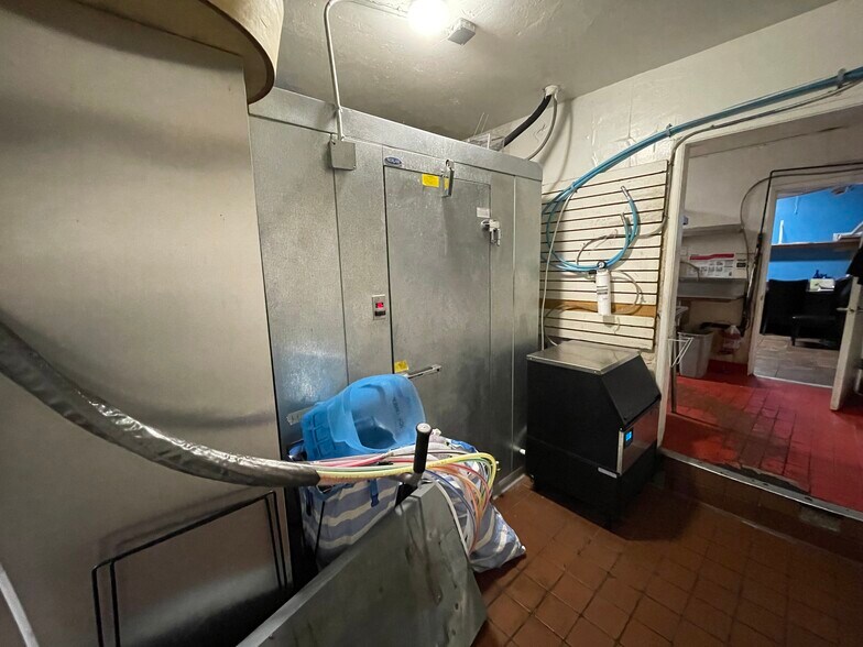 More Photos Of 5933-43 El Cajon Blvd, San Diego Storefront Retail Office For Sale