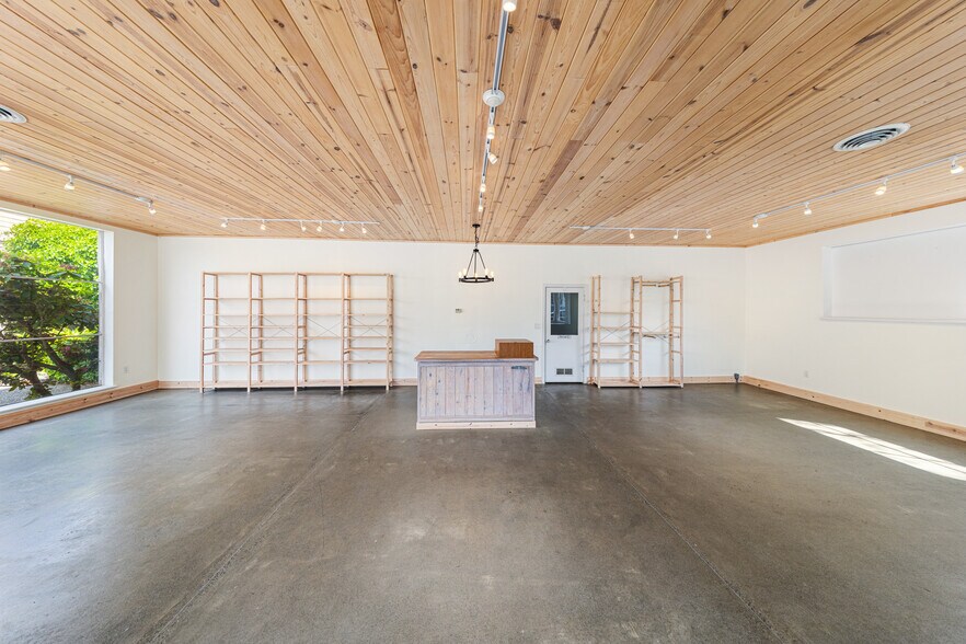 More Photos Of 509 S 1st St, La Conner General Retail For Sale