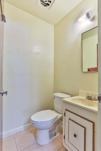 More Photos Of 2921 El Camino Ave, Sacramento Medical For Lease