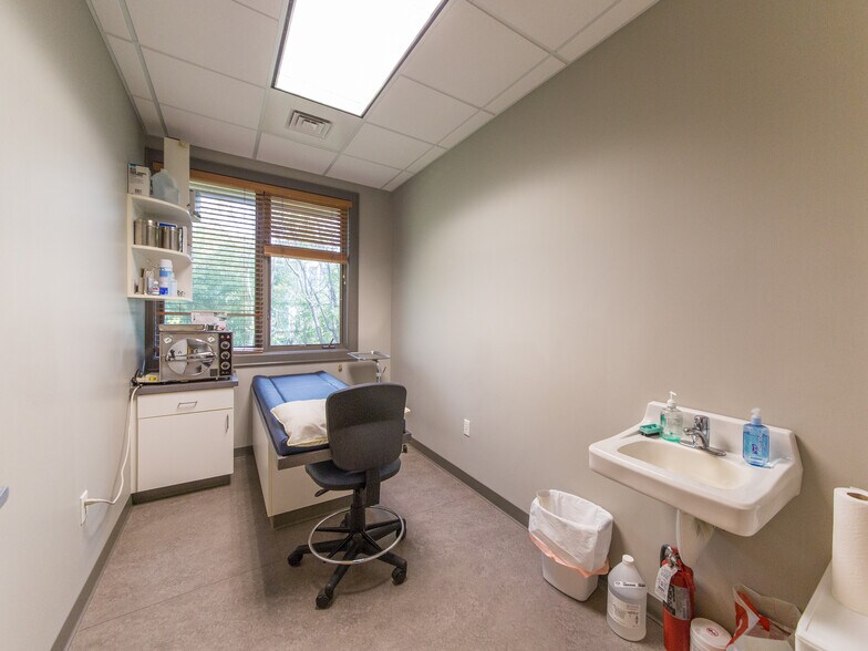 More Photos Of 900A Centrepark Dr, Asheville Medical For Sale