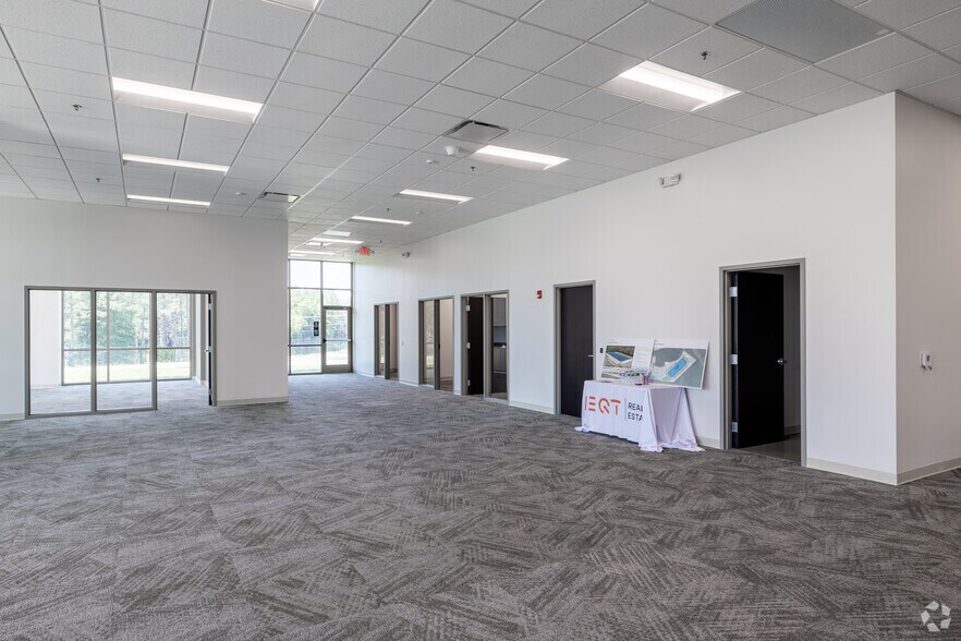 More Photos Of 198 Commercial Blvd, Blakeslee Warehouse For Lease