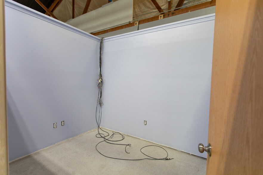 More Photos Of 901 9th St N, Great Falls Showroom For Sale