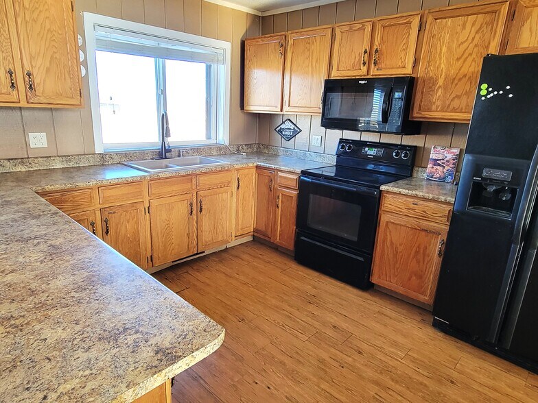 More Photos Of 7526 County Road 50, Center Hospitality For Sale