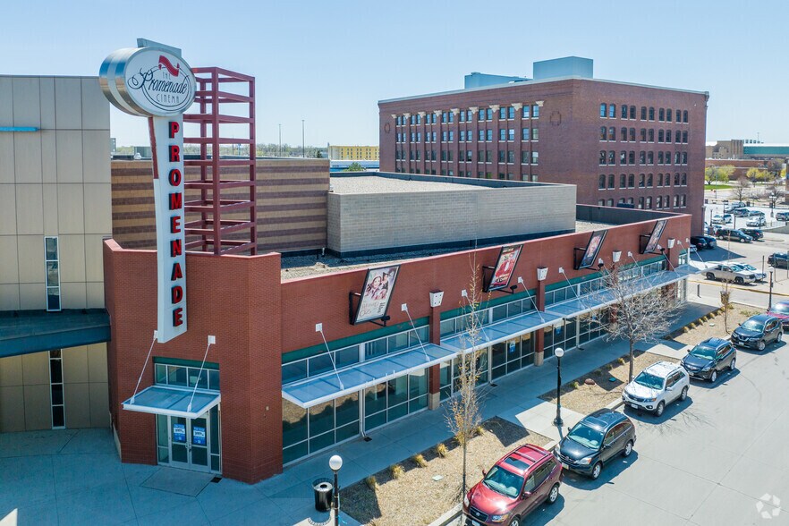 More Photos Of 900-924 4th St, Sioux City Movie Theatre For Lease