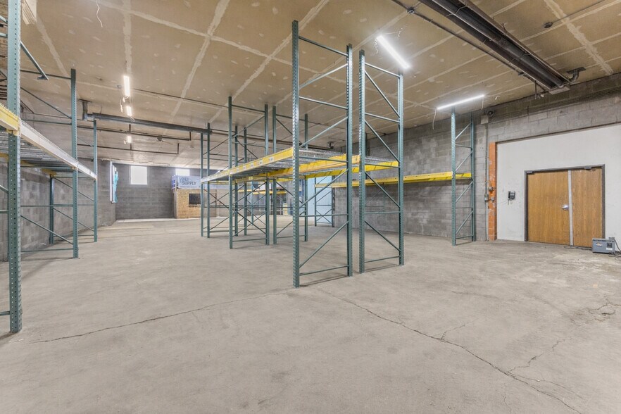 More Photos Of 26289 W Eight Mile Rd, Redford Township Manufacturing For Lease