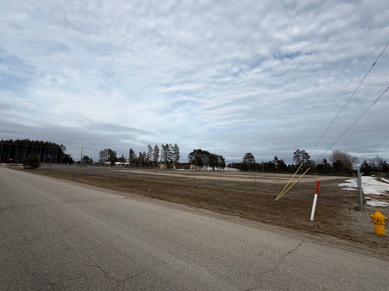 More Photos Of 2905 N Lincoln Rd, Escanaba General Retail For Sale