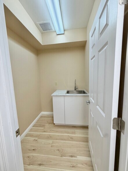 More Photos Of 3231 Waring Ct, Oceanside Medical For Lease