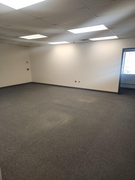 More Photos Of 3535-3549 Southern Hills Dr, Sioux City Office For Sale