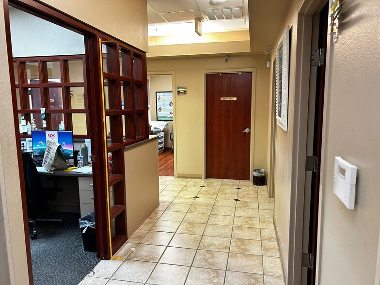 More Photos Of 3519 Town Center Blvd, Sugar Land Medical For Lease