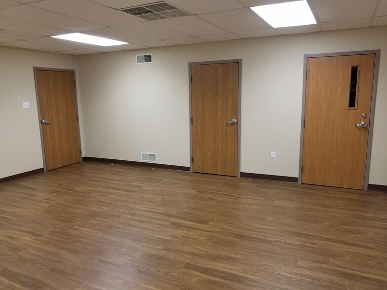 More Photos Of 302 Fitz Henry Rd, Smithton Light Manufacturing For Sale
