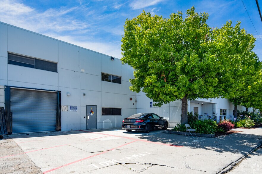 Primary Photo Of 414-420 Lesser St, Oakland Warehouse For Sale