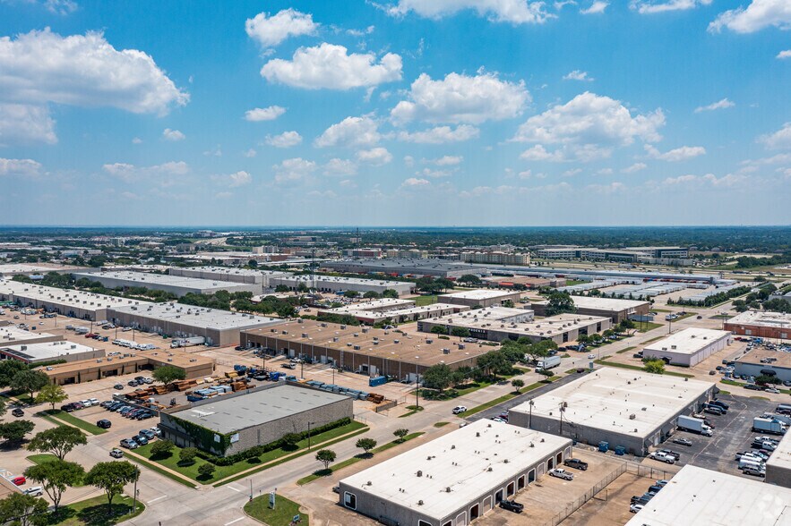 More Photos Of 1401 Summit Ave, Plano Distribution For Lease