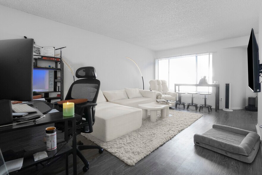 More Photos Of 8011 Romaine St, Los Angeles Apartments For Sale