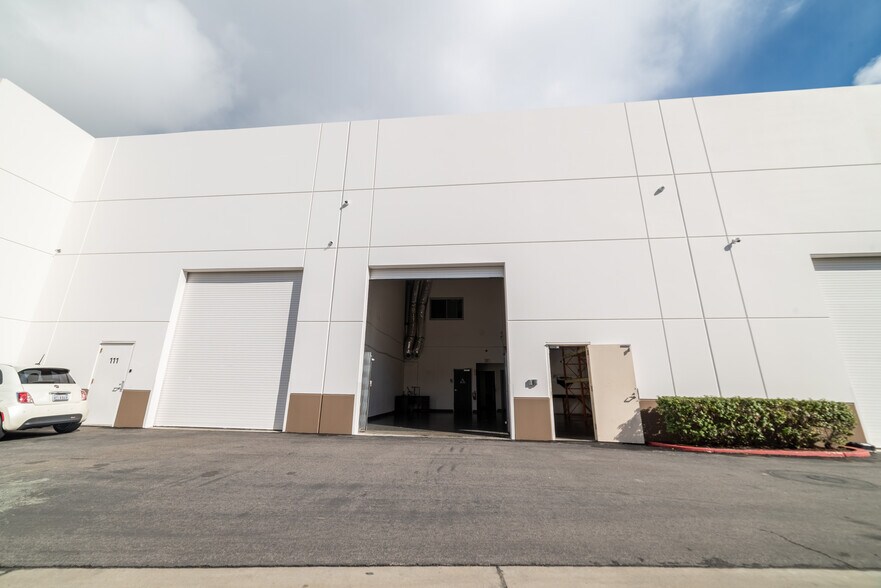 More Photos Of 216 Avenida Fabricante, San Clemente Light Distribution For Sale