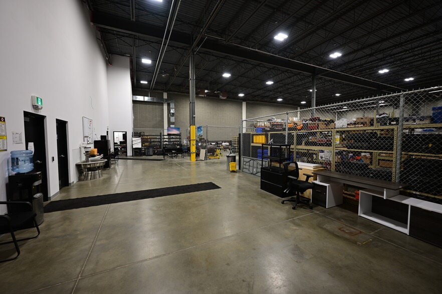 More Photos Of 7115 68 Av NW, Edmonton Warehouse For Lease