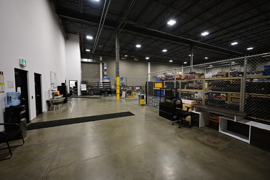 More Photos Of 7115 68 Av NW, Edmonton Warehouse For Lease
