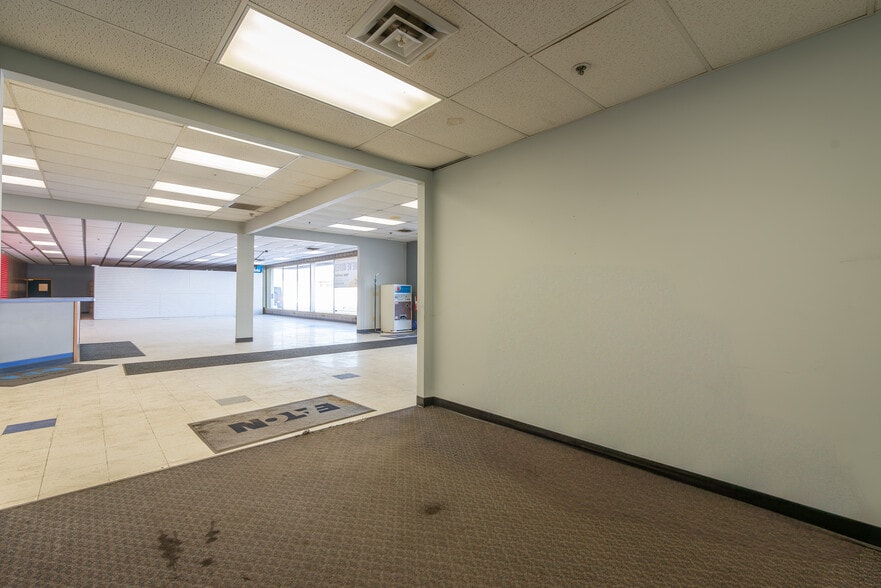 More Photos Of 1650 S Galena Ave, Freeport Industrial For Sale