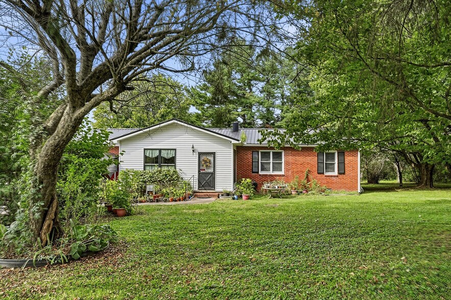 More Photos Of 2650 Cook Rd, Crossville Office For Sale
