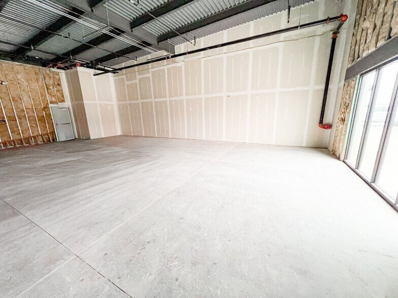 More Photos Of 6409 N Big Spring St, Midland Storefront For Lease