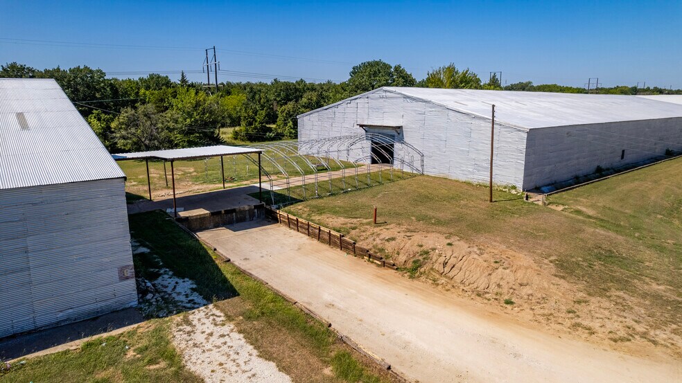 More Photos Of 401 Hardy Ave, Corsicana Warehouse For Lease