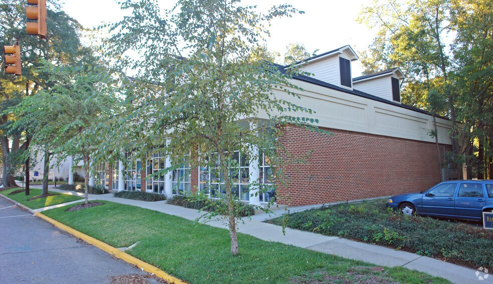 More Photos Of 2850 Devine St, Columbia Storefront For Lease