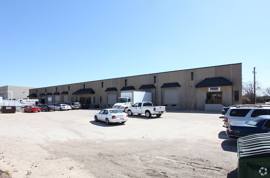 More Photos Of 3208-3214 Skylane Dr, Carrollton Light Distribution For Lease
