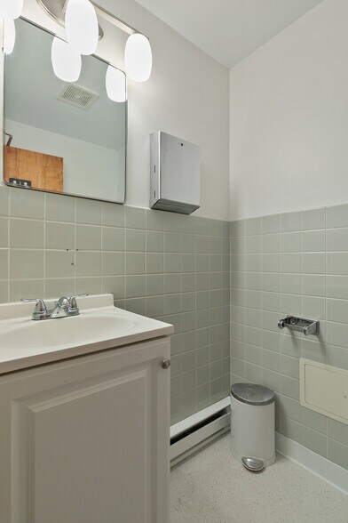 More Photos Of 8417 Patterson Ave, Richmond Office For Lease