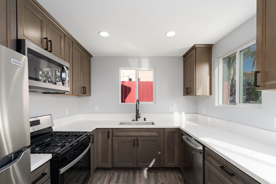 More Photos Of 6728 Thomson Ct, San Diego Apartments For Sale