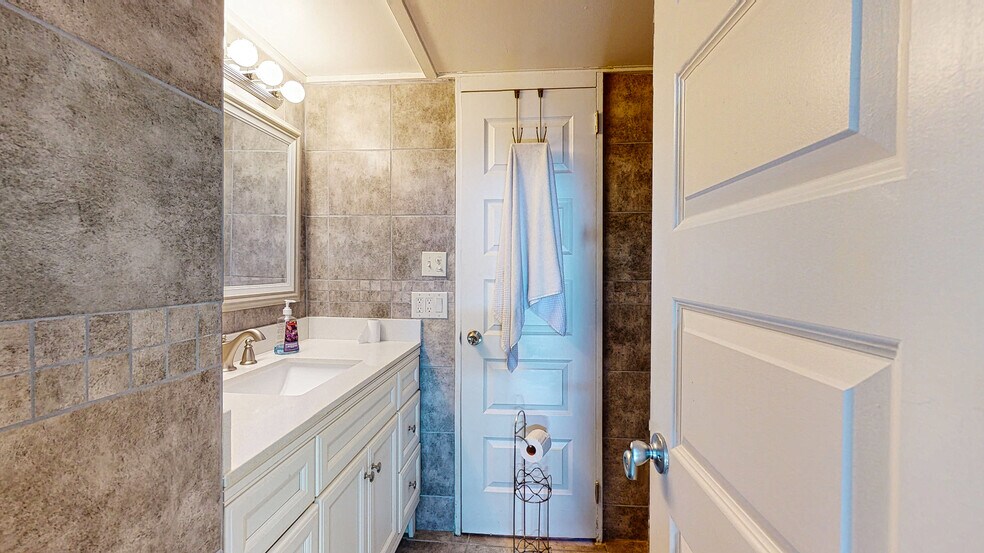 More Photos Of 1191 Dolsontown Rd, Middletown Loft Creative Space For Sale