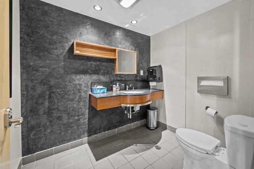 More Photos Of 423-435 Valencia St, San Francisco Freestanding For Sale
