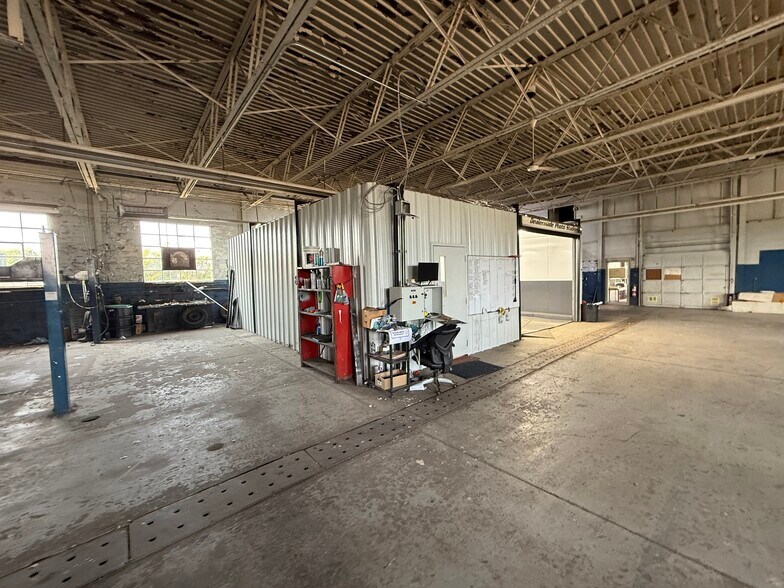 More Photos Of 1633 Pearl Rd, Brunswick Auto Dealership For Sale