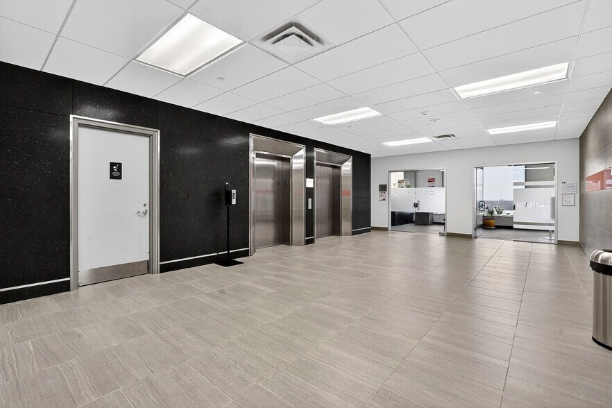 More Photos Of 3075 Hospital Gate, Oakville Medical For Lease