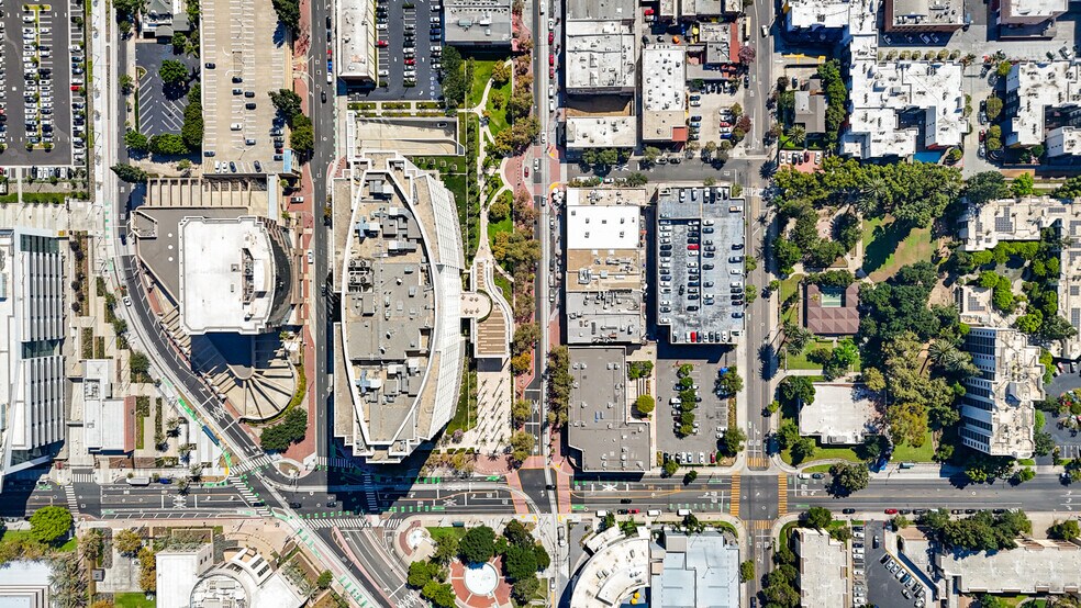 More Photos Of 410 W 4th St, Santa Ana Office For Sale