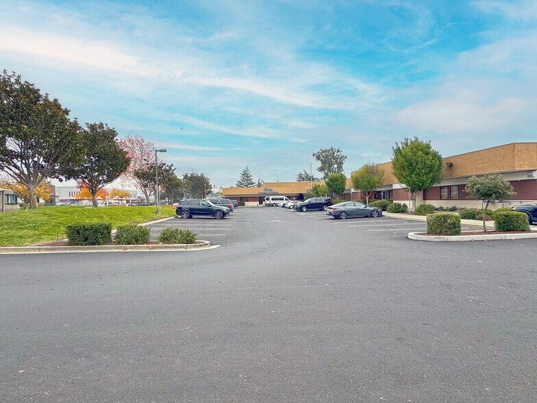 More Photos Of 125 Corporate Pl, Vallejo Office For Lease