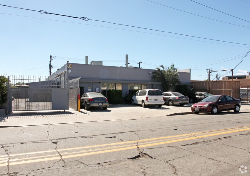 Primary Photo Of 1837 N Victory Pl, Burbank Warehouse For Lease