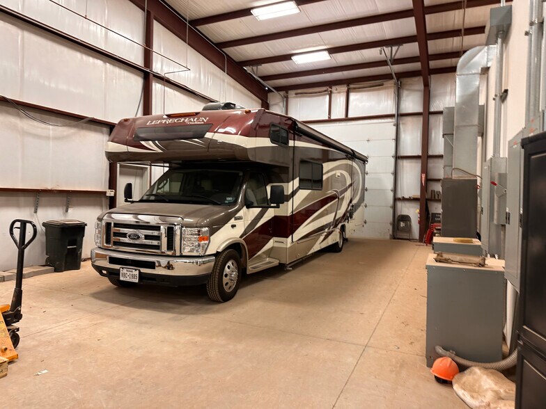 More Photos Of 5718 N County Road 1287, Midland Warehouse For Lease