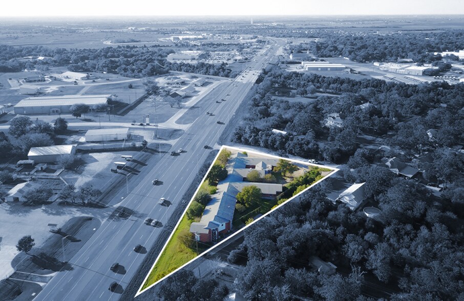 More Photos Of 605 Hwy 290 North, Elgin Office For Sale