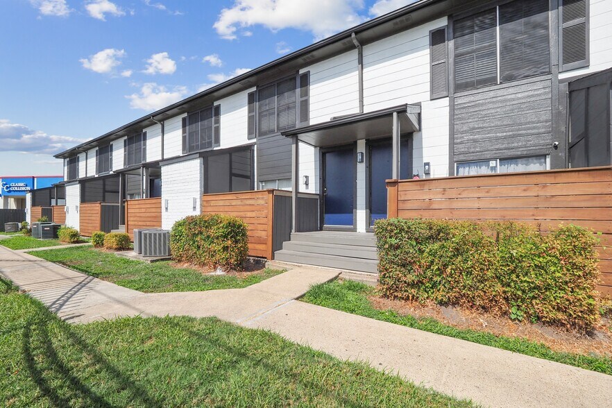 Primary Photo Of 4405 N Navarro St, Victoria Apartments For Sale