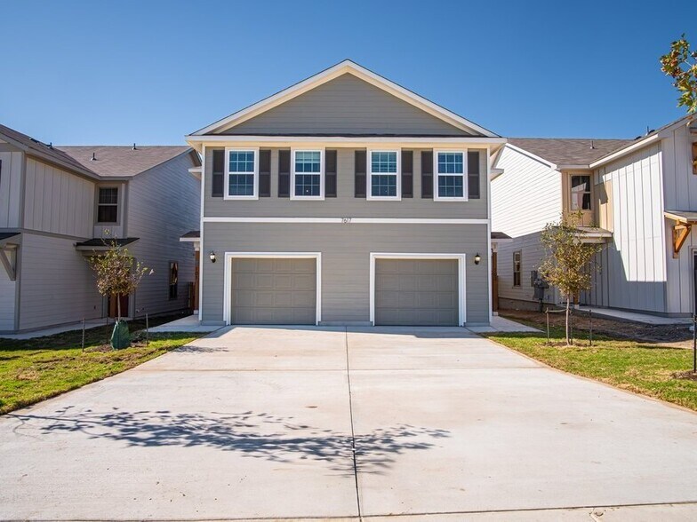 More Photos Of 6408 Segovia Ranch, San Antonio Apartments For Sale