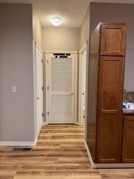 More Photos Of 718 N Main Ave, Gresham Loft Creative Space For Lease
