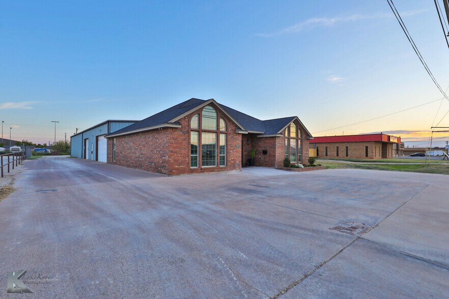 More Photos Of 2150 Industrial Blvd, Abilene Office For Sale