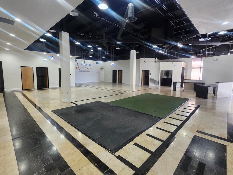 More Photos Of 6462 Losee Rd, North Las Vegas Freestanding For Lease