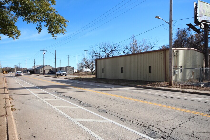 More Photos Of 2318 Charles Page Blvd, Tulsa Warehouse For Sale