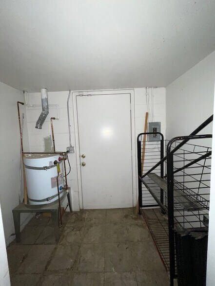 More Photos Of 38463 9th St E, Palmdale Storefront For Sale