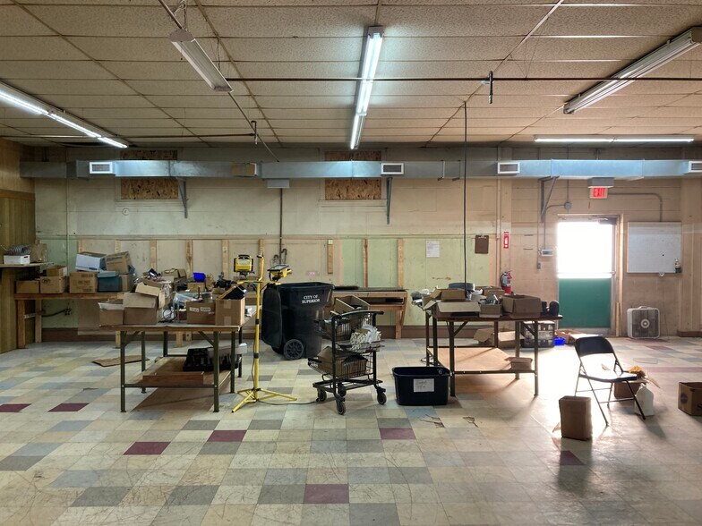 More Photos Of 429-431 Tower Ave, Superior Manufacturing For Sale