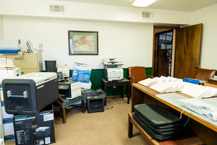 More Photos Of 1630 N Interstate 35 E, Lancaster Flex For Sale